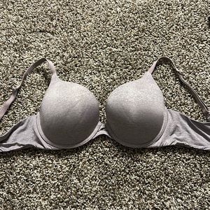 Victoria’s Secret 34D perfect coverage bra. In perfect condition.